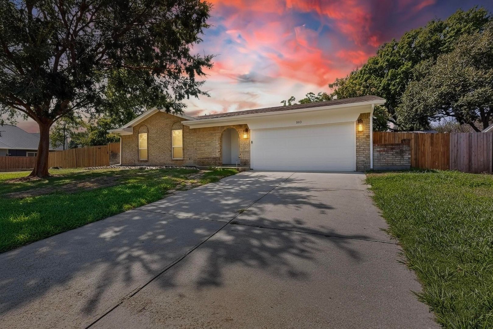 Grapevine House: 903 Ravenswood Dr