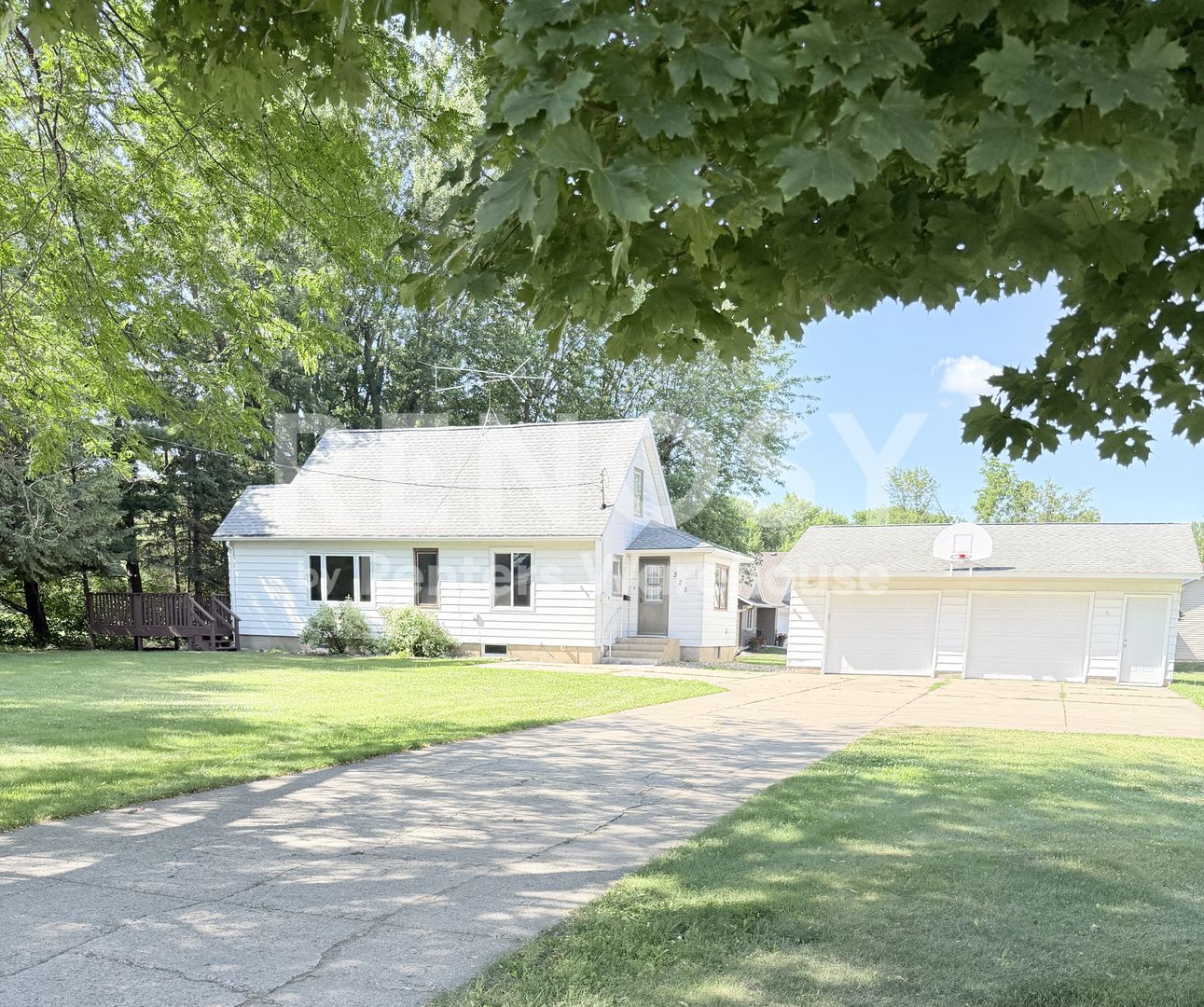 Winsted House: 320 Linden Ave W
