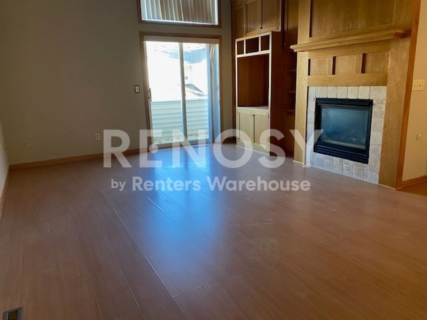 Woodbury House: 689 Kingfisher Ln