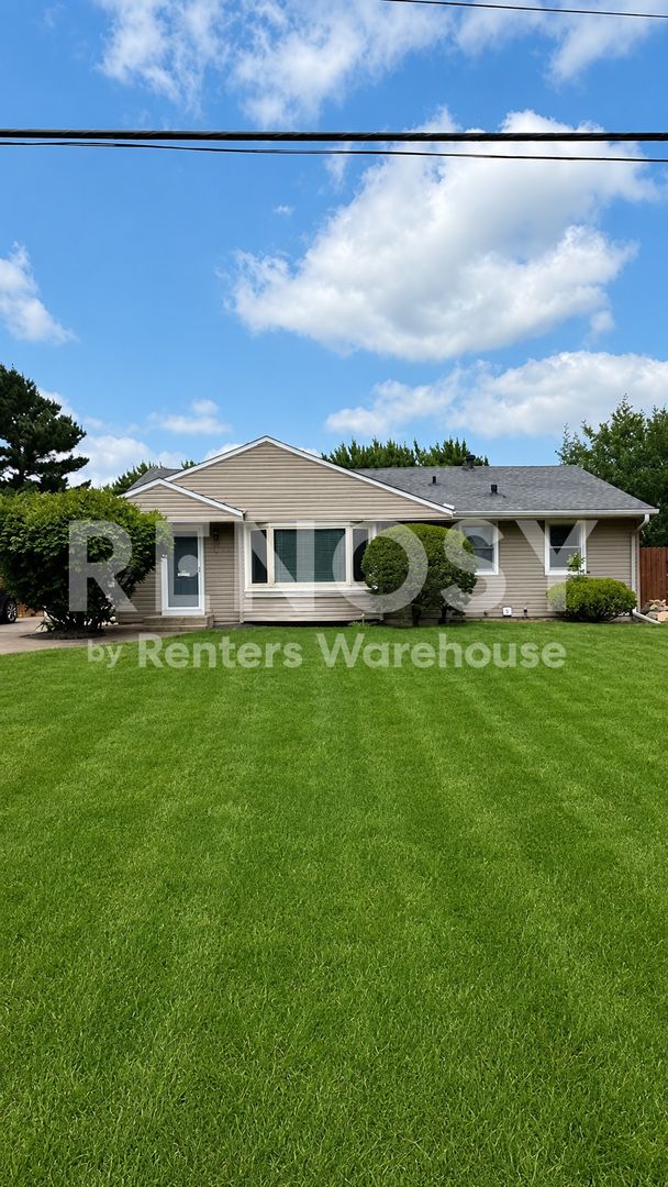 Bloomington Townhome: 8442 Haeg Dr