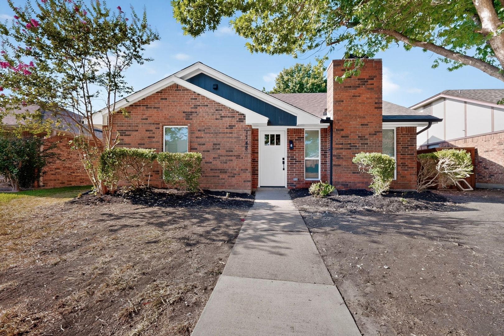 Carrollton House: 1748 Saint James Dr
