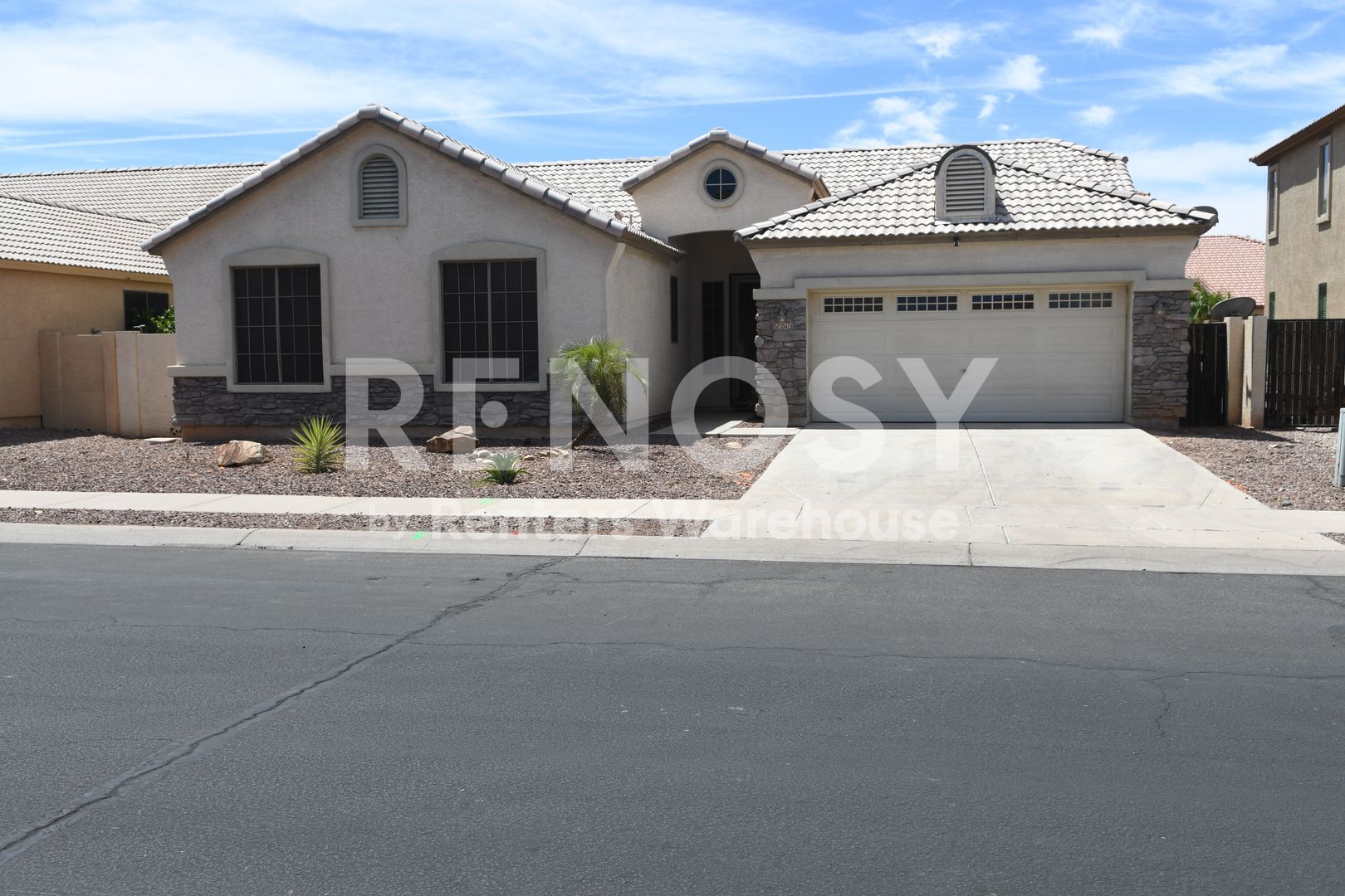 Avondale House: 10413 W Roanoke Ave