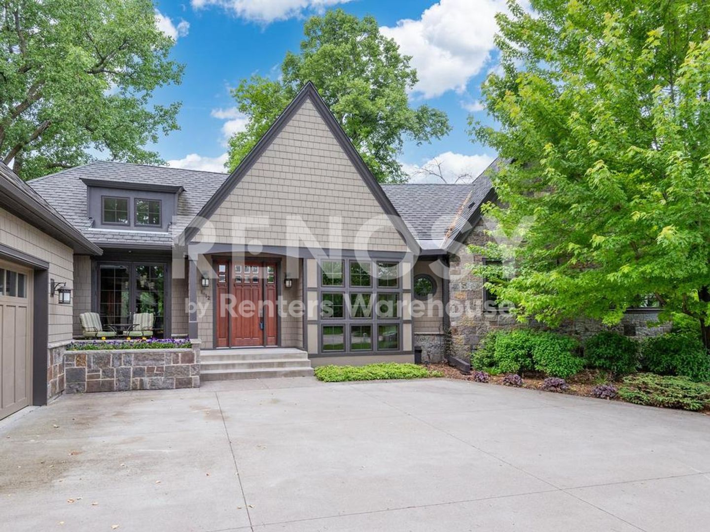 Wayzata House: 1912 Linner Woods Ct