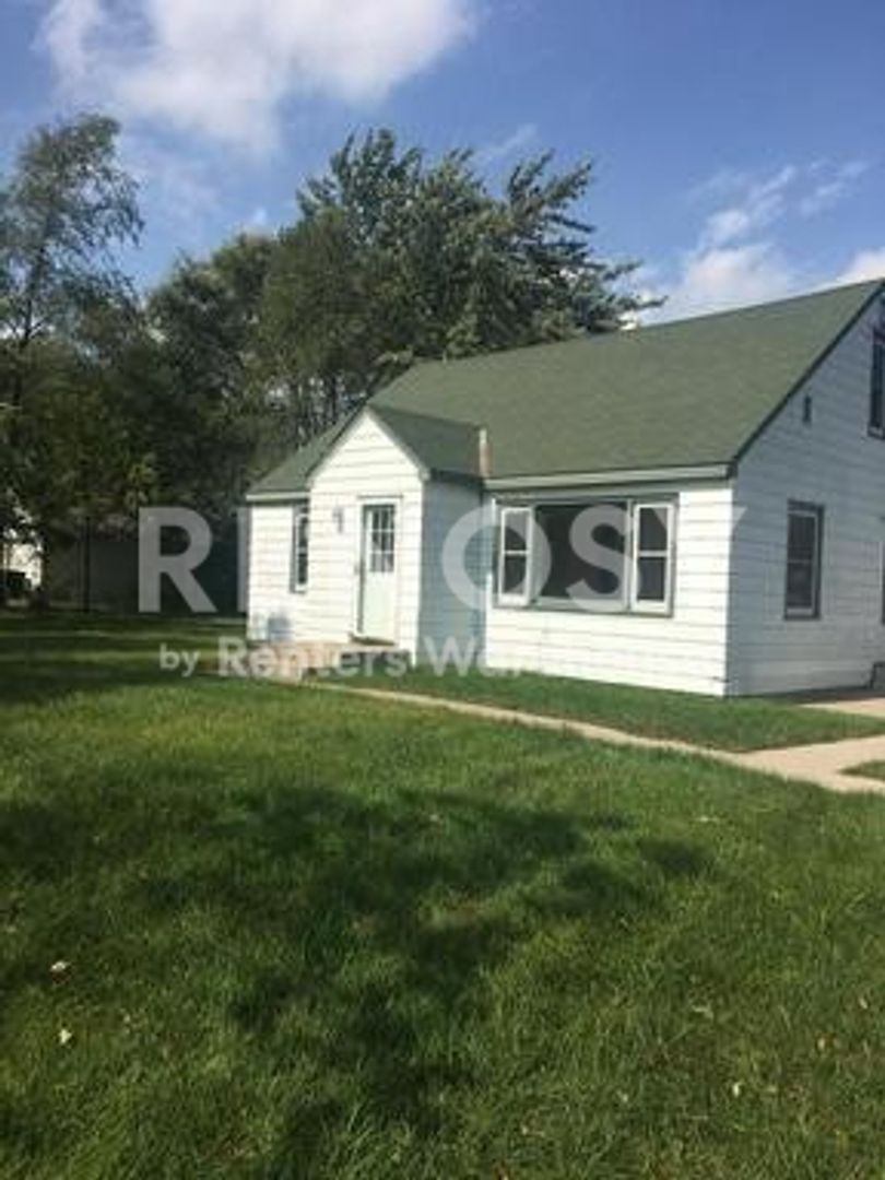 Blaine House: 161 90th Ln NE