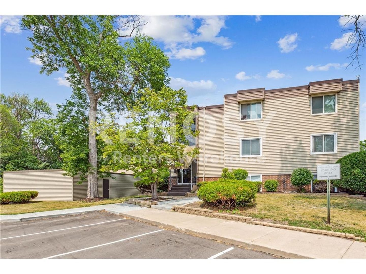 Plymouth Condo: 10840 Rockford Rd