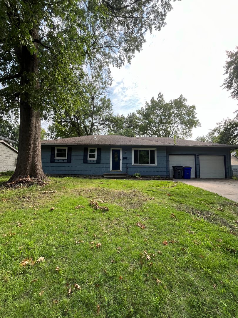 Olathe House: 1103 East Willow Drive