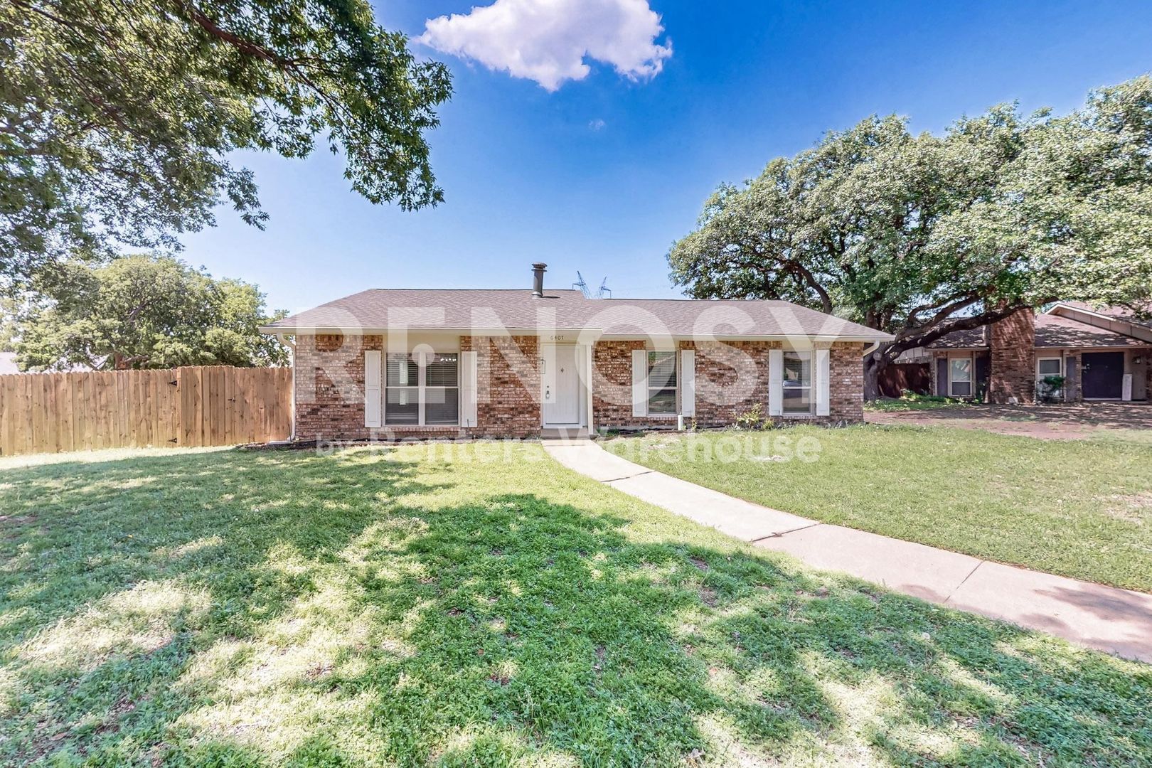Plano House: 6407 Green Oaks Dr