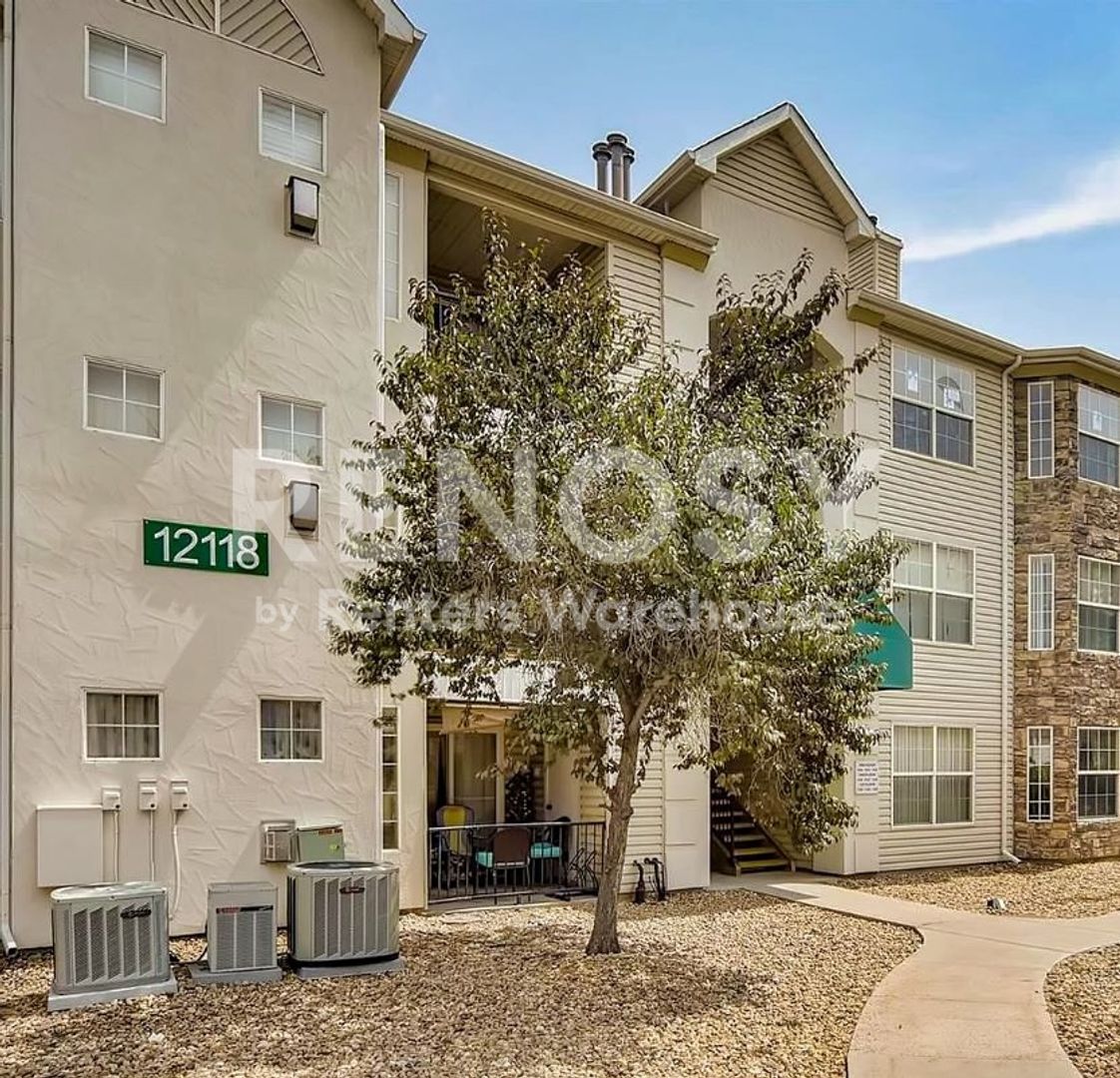 Littleton House: 12118 W Dorado Pl