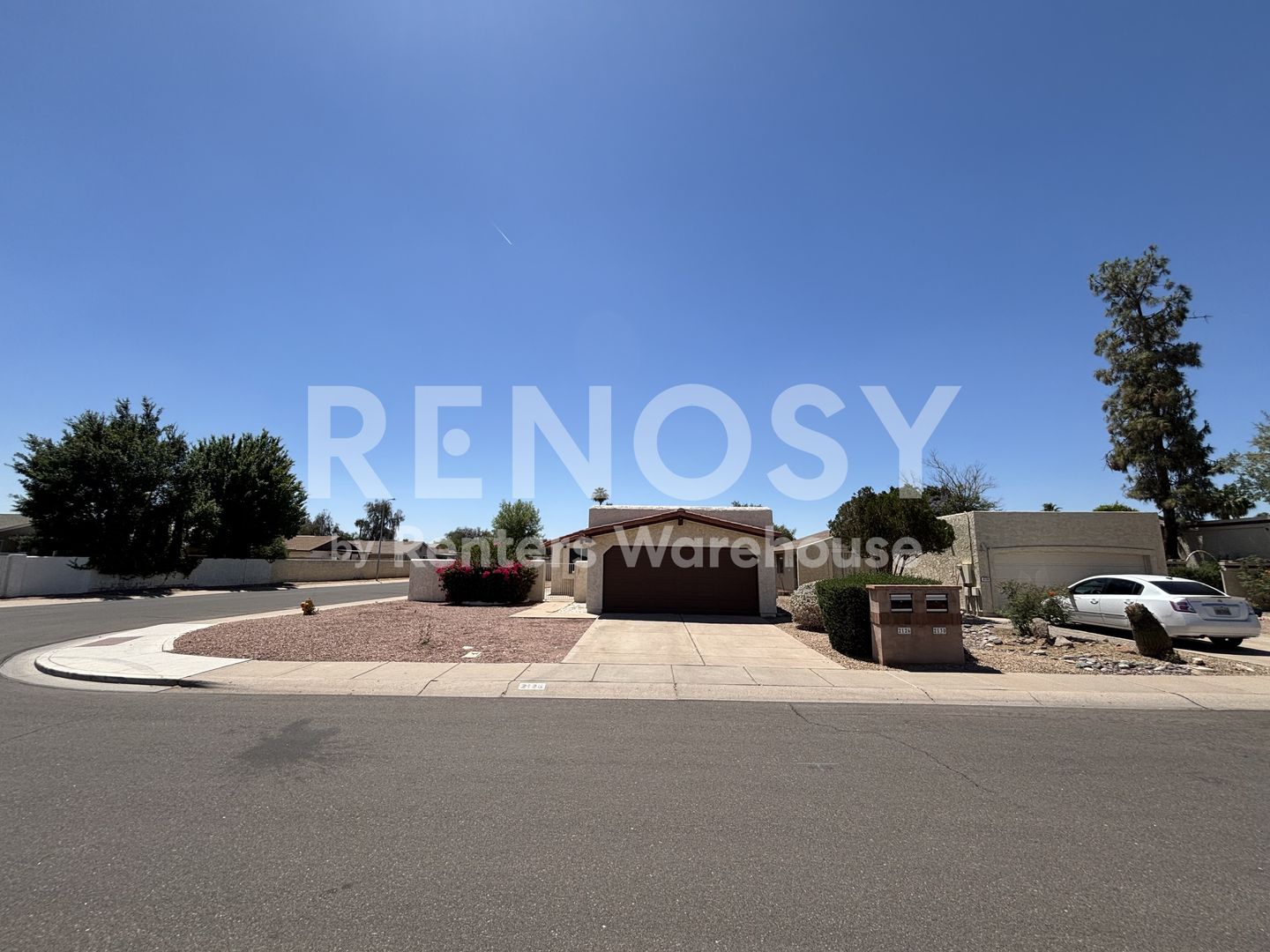 Chandler House: 2126 N Villas Ln