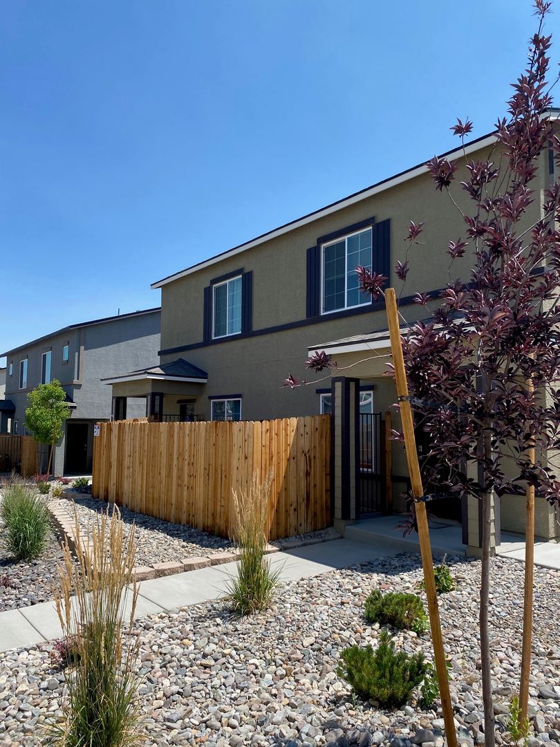 Reno House: 525 Autumn Breeze Circle