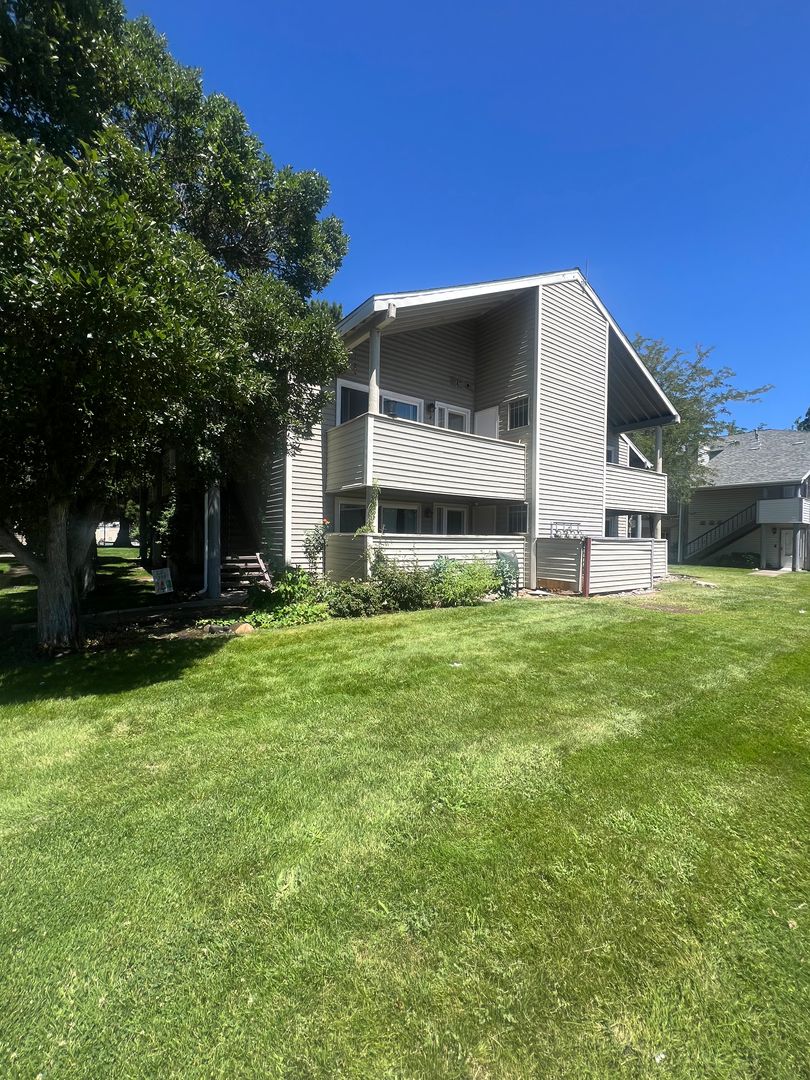 Sparks Condo: 2147 Roundhouse Road