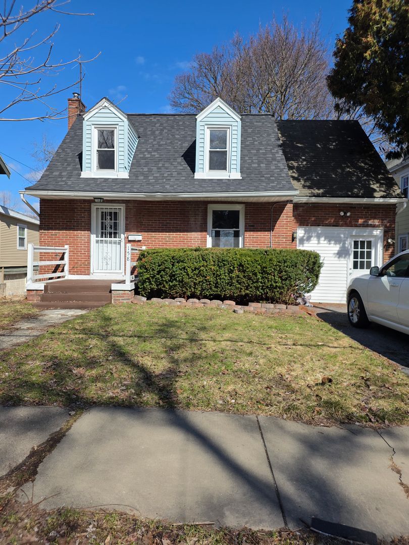 Syracuse House: 158 Parkway Drive