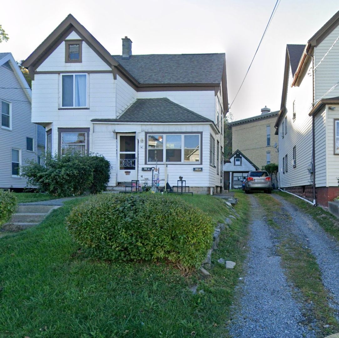 Solvay Apartment: 208 Freeman Avenue