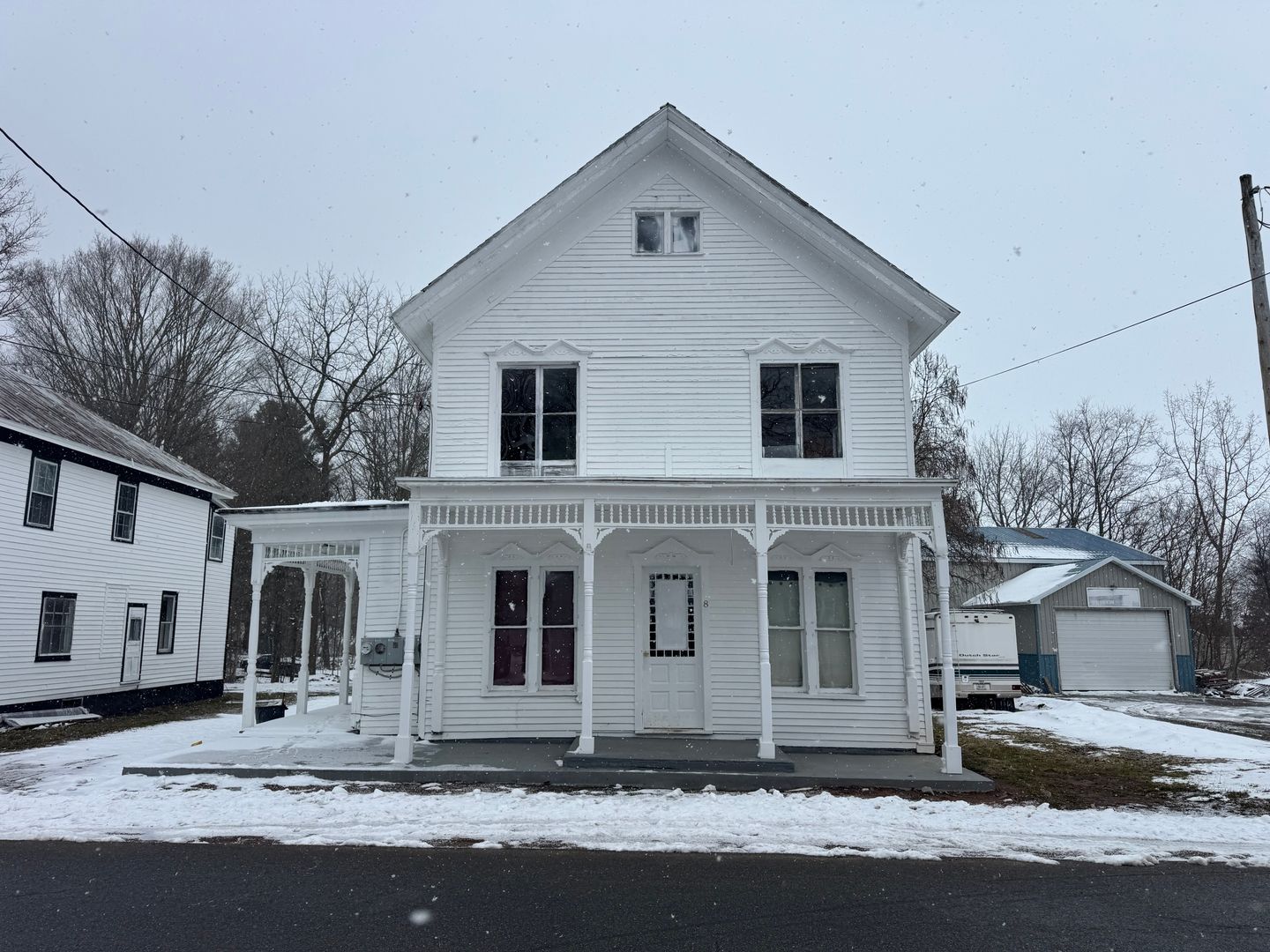 Cleveland Apartment: 8 Division St