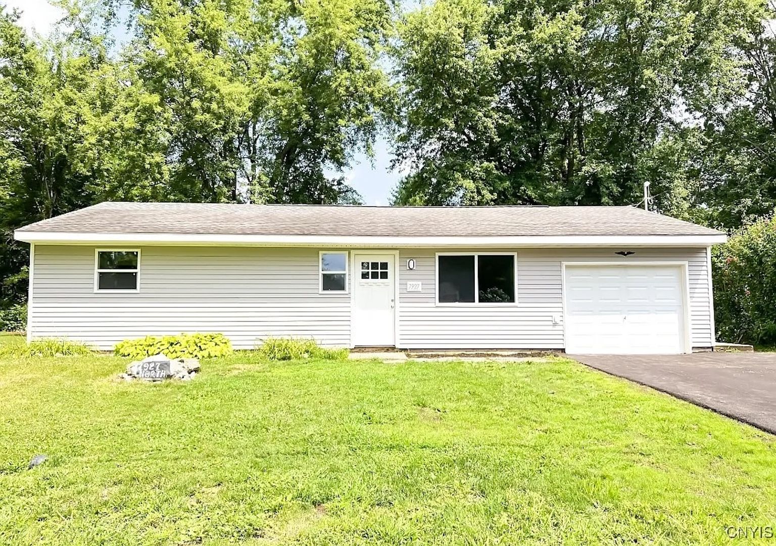 Bridgeport House: 7927 Rinaldo Blvd N