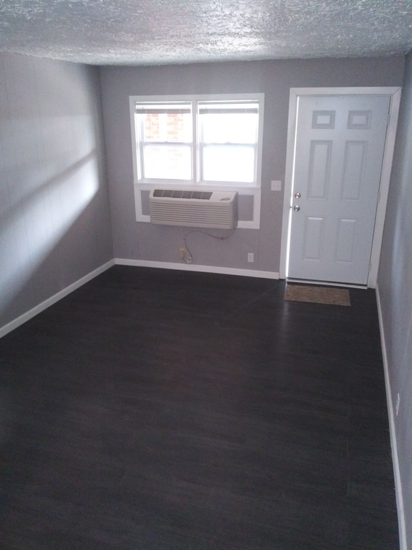 Wichita Apartment: 2024 W Irving