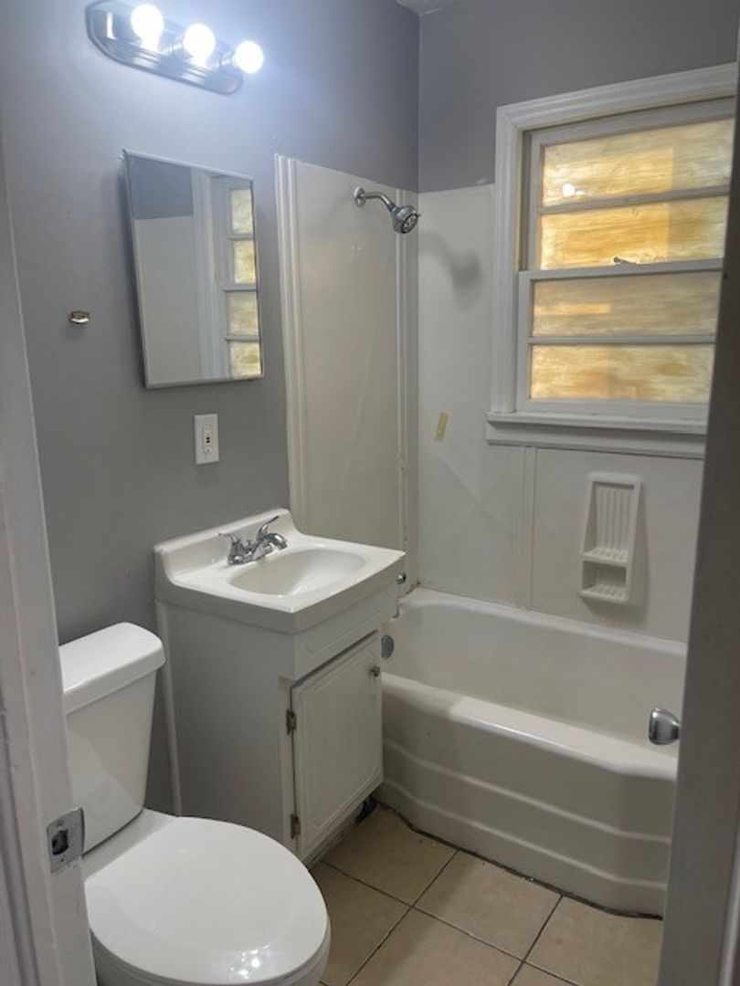 Wichita Apartment: 1107-1109 Harding St