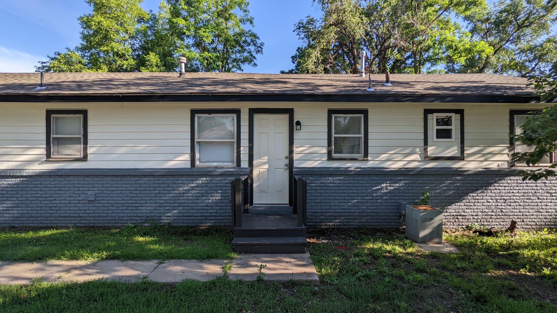Wichita Apartment: 1025 S Saint Clair St