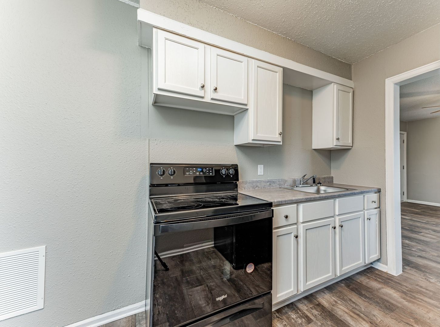 Wichita Apartment: 1514-1520 E 3rd St