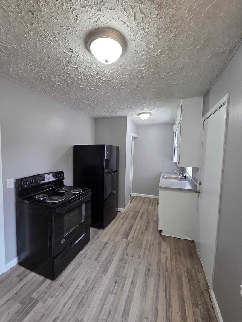 Wichita Apartment: 918 S Hiram