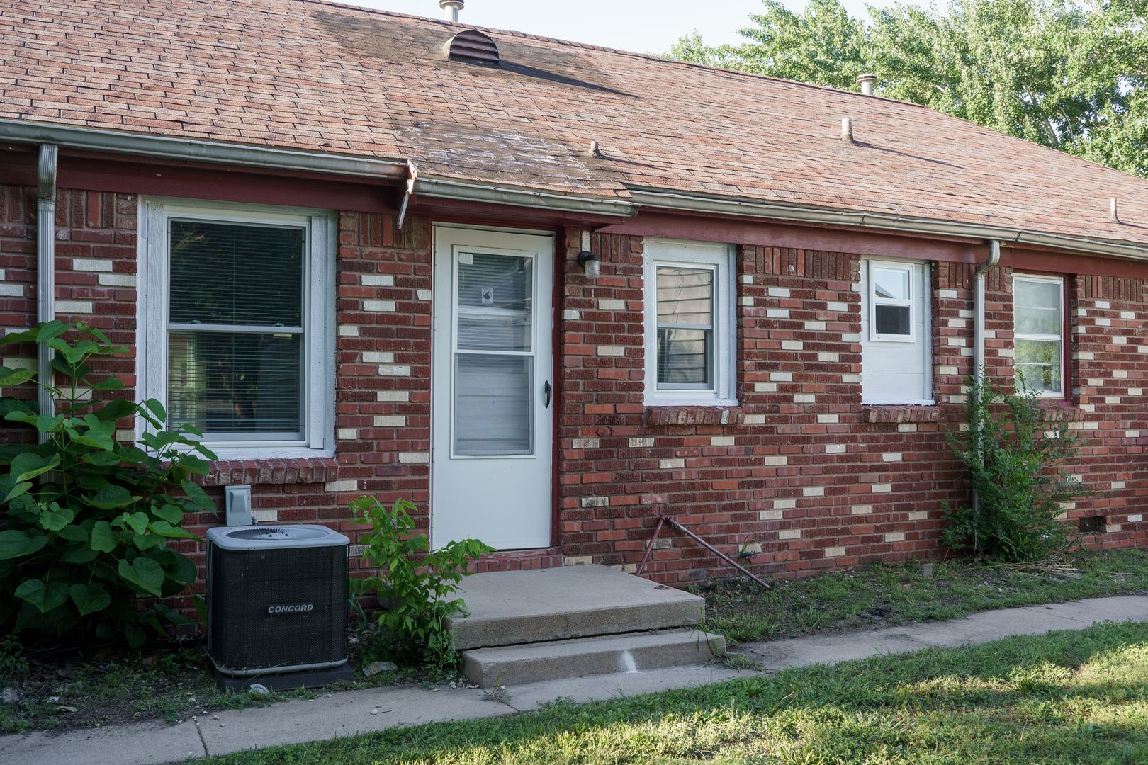 Wichita Apartment: 1037 S Vine