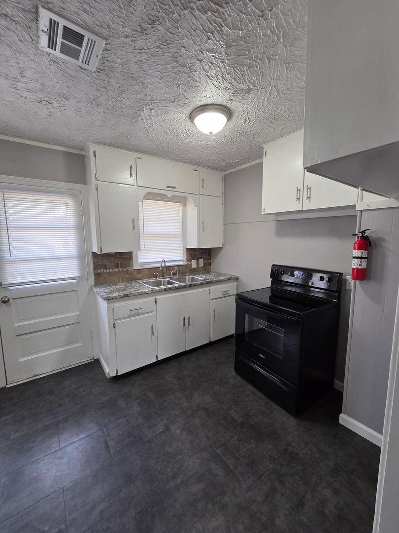 Wichita Apartment: 1116 S Millwood