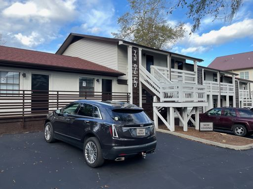 Arrowhead Apartments, Newly Renovated Apartment with the Best Location! – photo 1