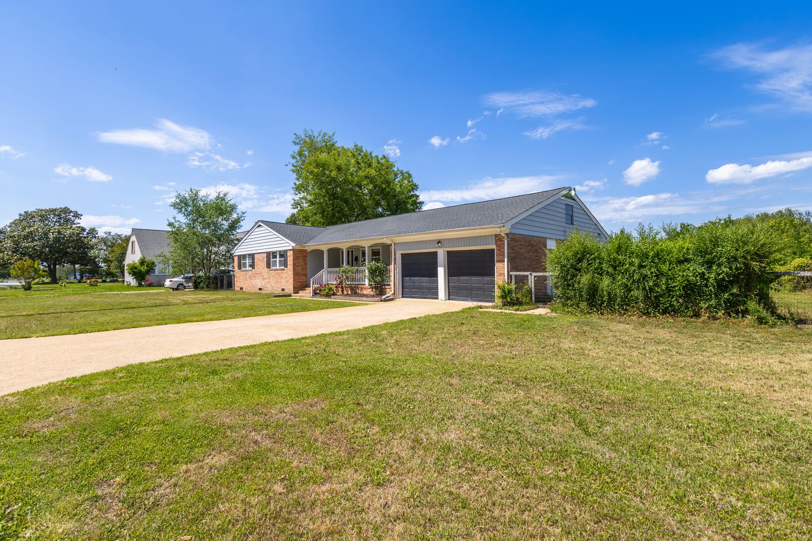 hampton House: 414 shoreline dr