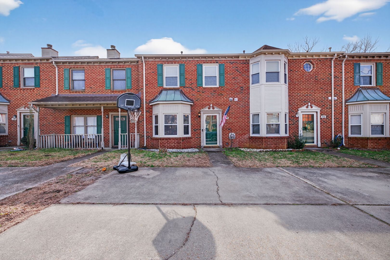 Chesapeake House: 729 Creekside Crescent