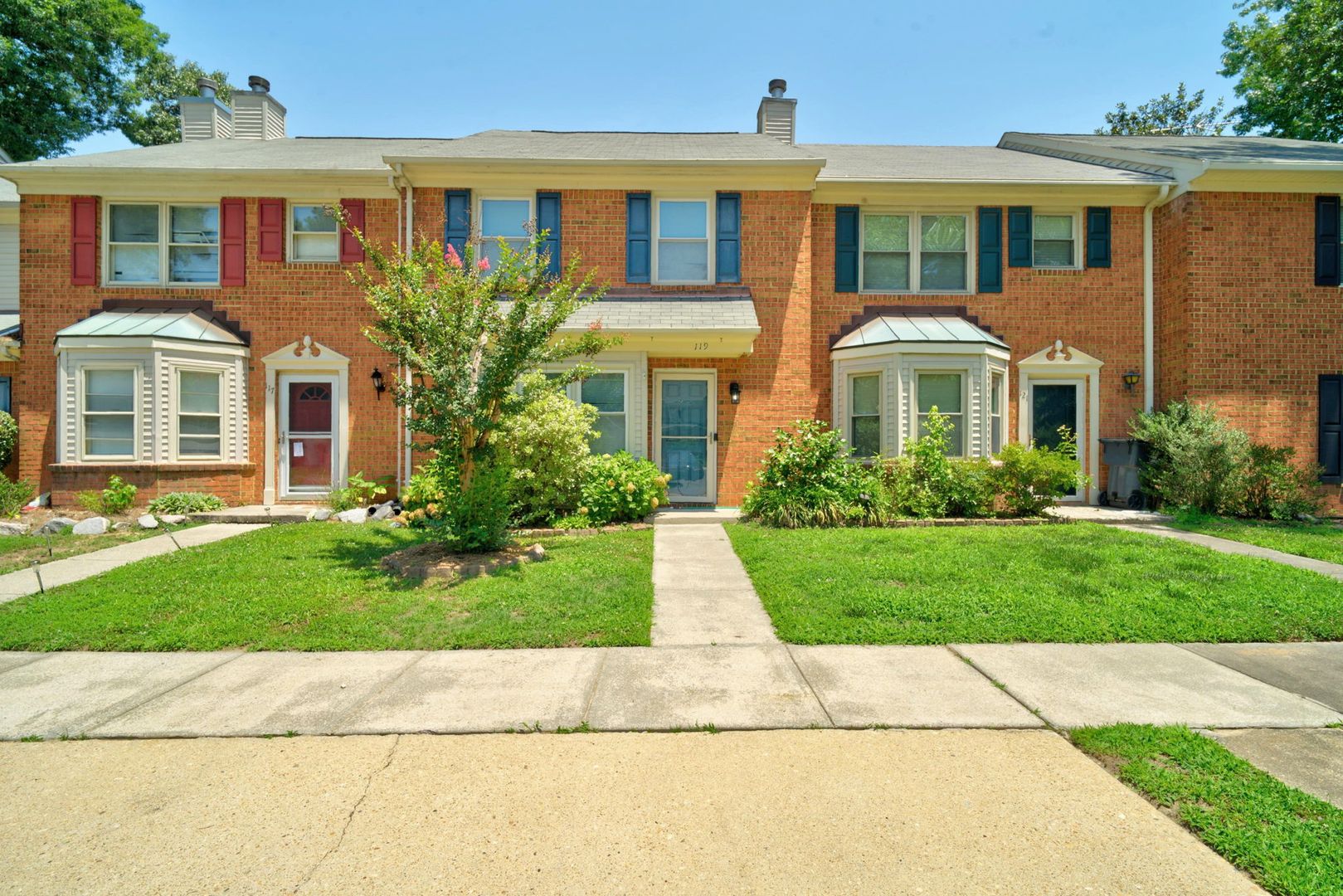 Yorktown House: 119 Kingsbridge Ln