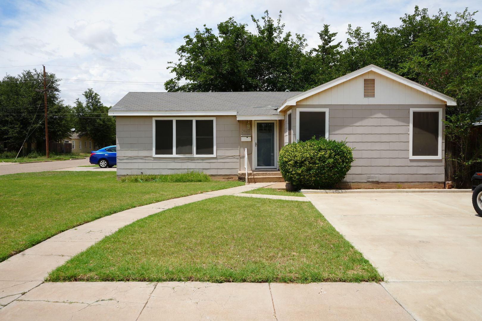 LUBBOCK Apartment: 3420 25TH