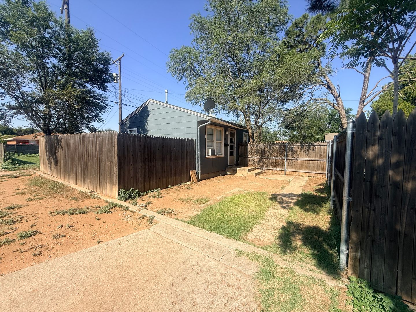 Lubbock Apartment: 2601 40th