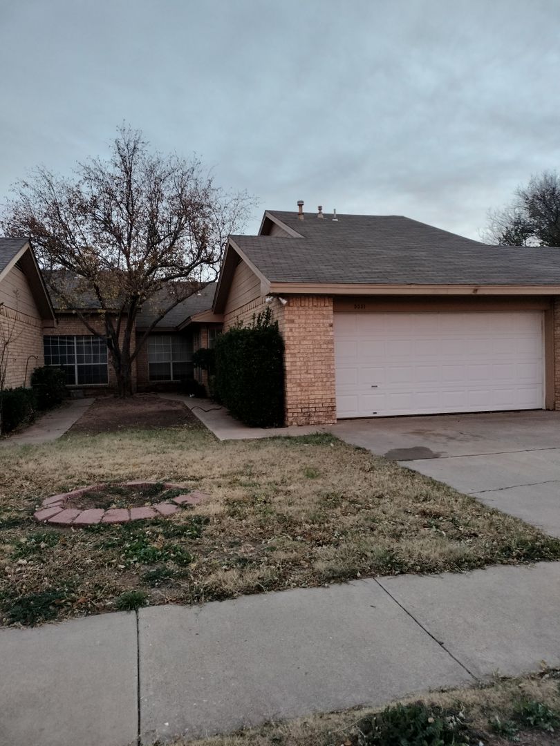 Lubbock House: 5551 93rd St