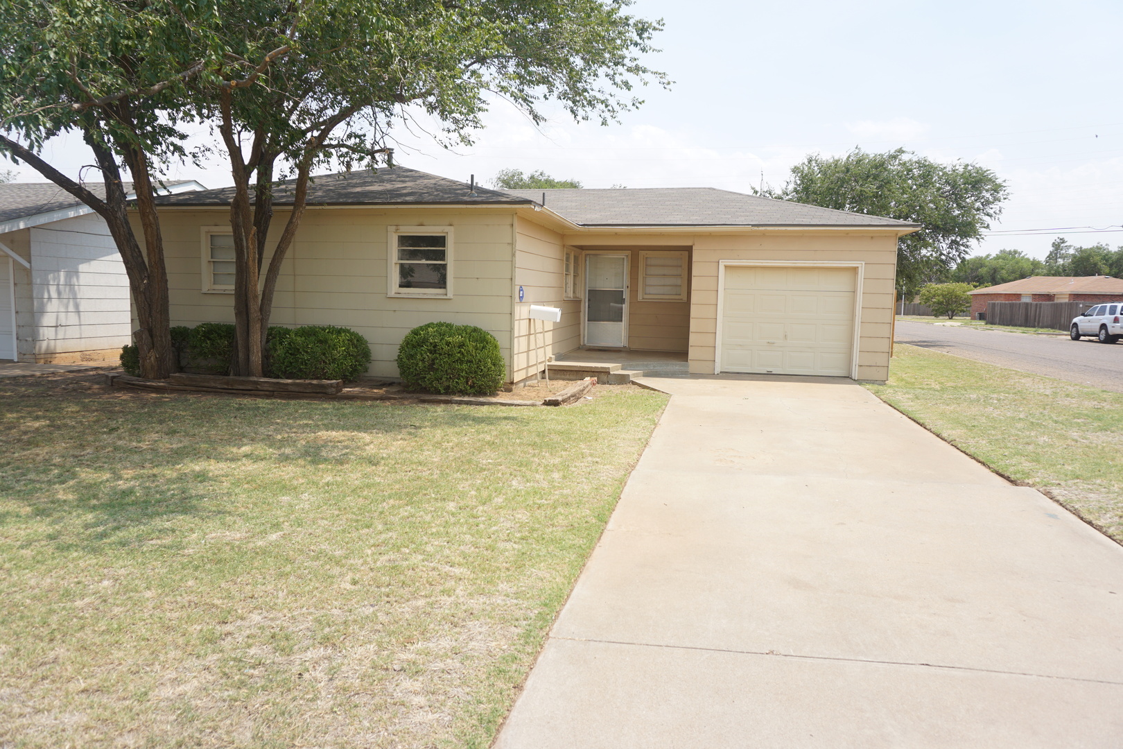 Lubbock House: 2521 40TH