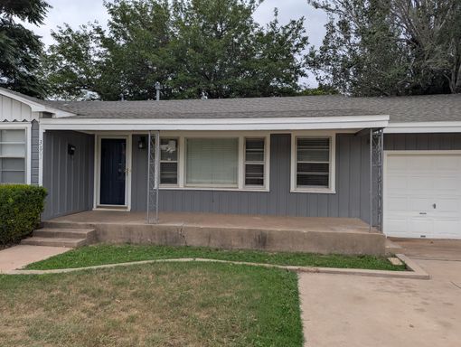 3801 32nd - 3 Bedroom - Available Now – photo 1