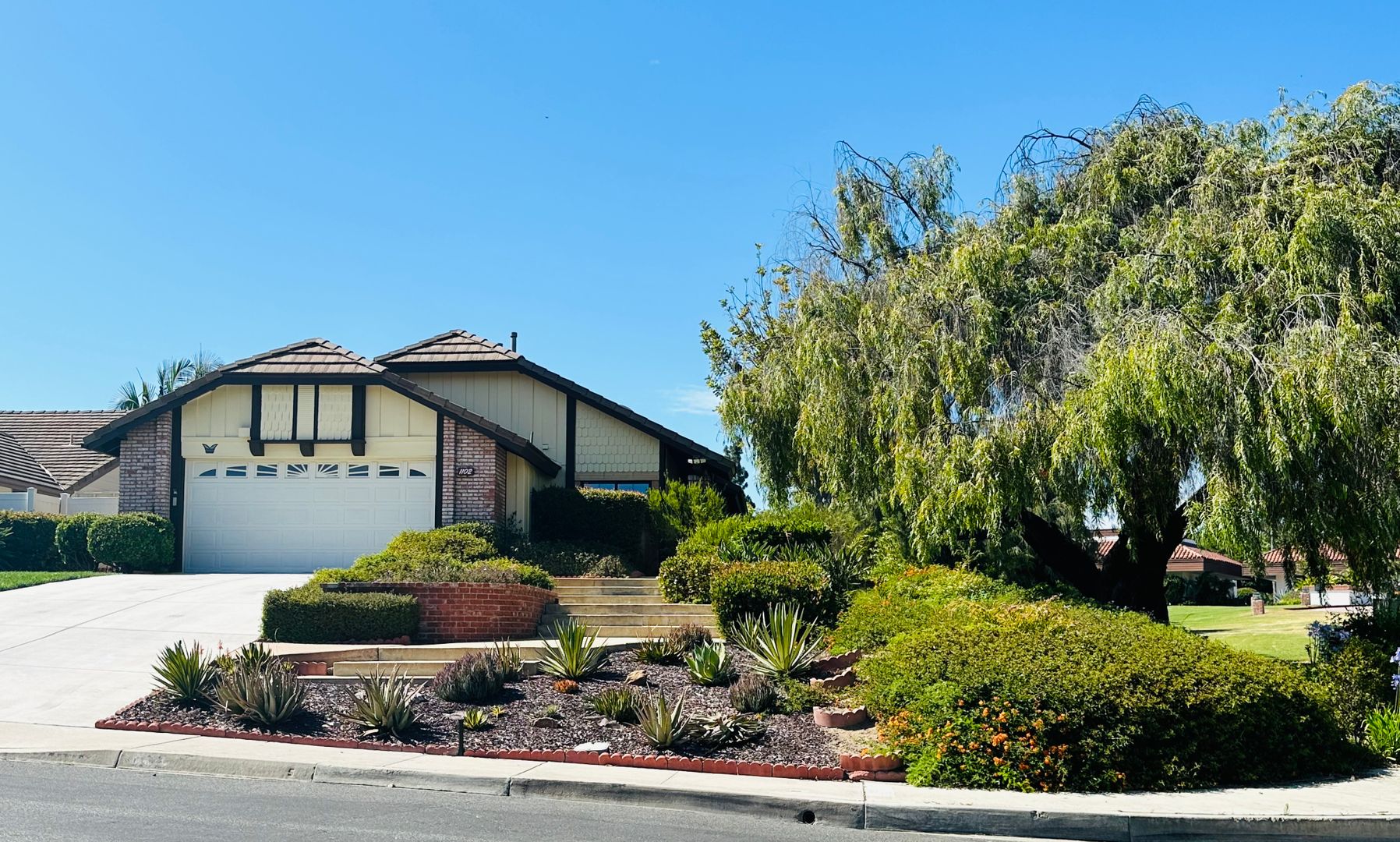 Vista House: 1102 Brewley Lane