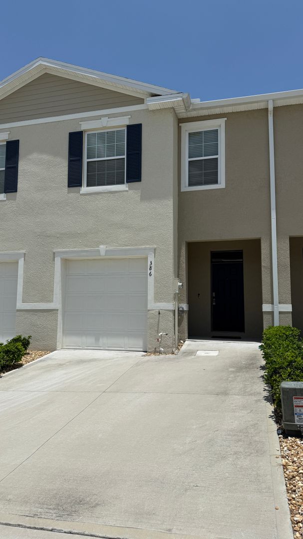 Davenport Townhome: 386 Feltrim Reserve Blvd #386