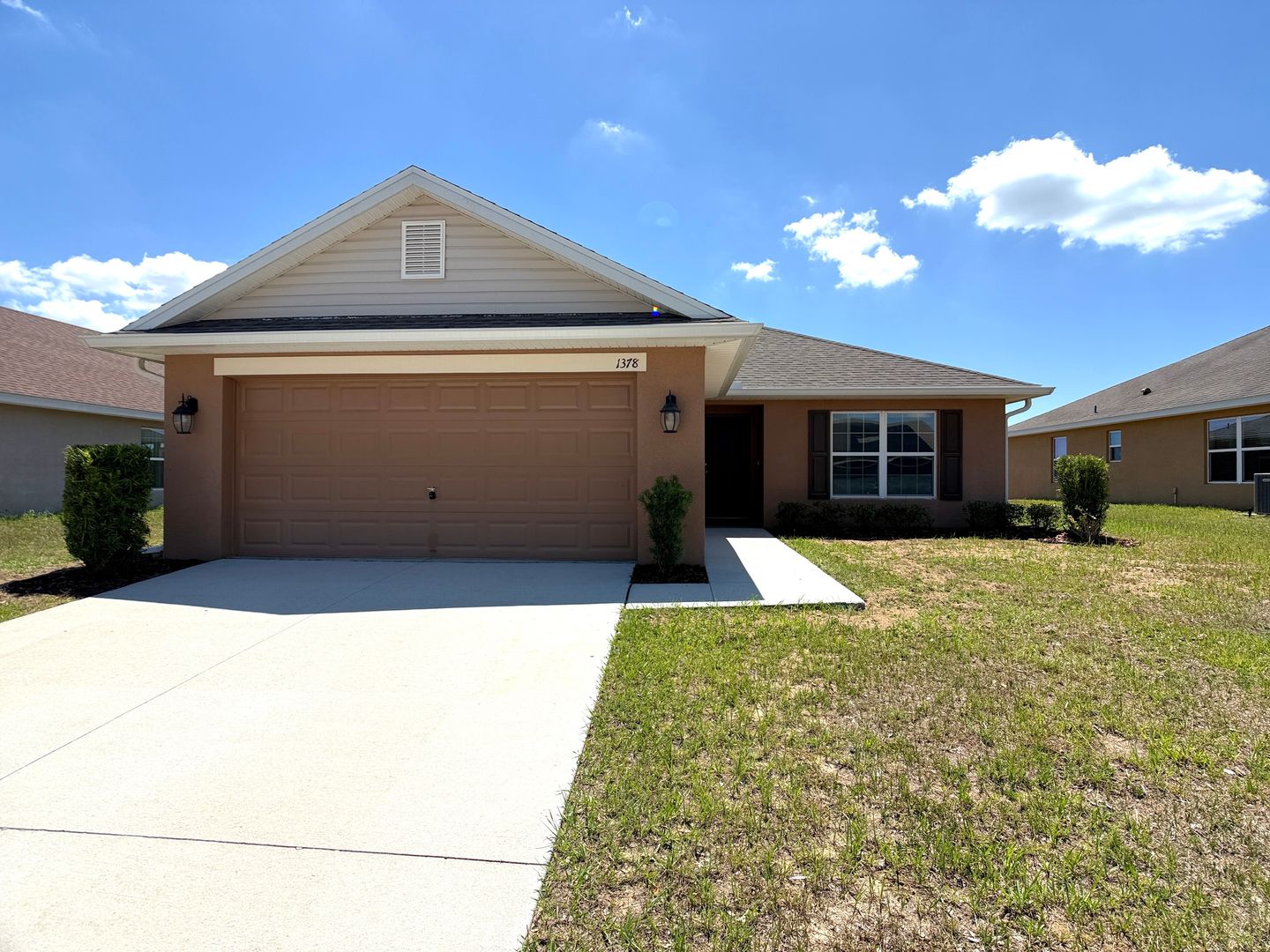Dundee House: 1378 Legatto Loop