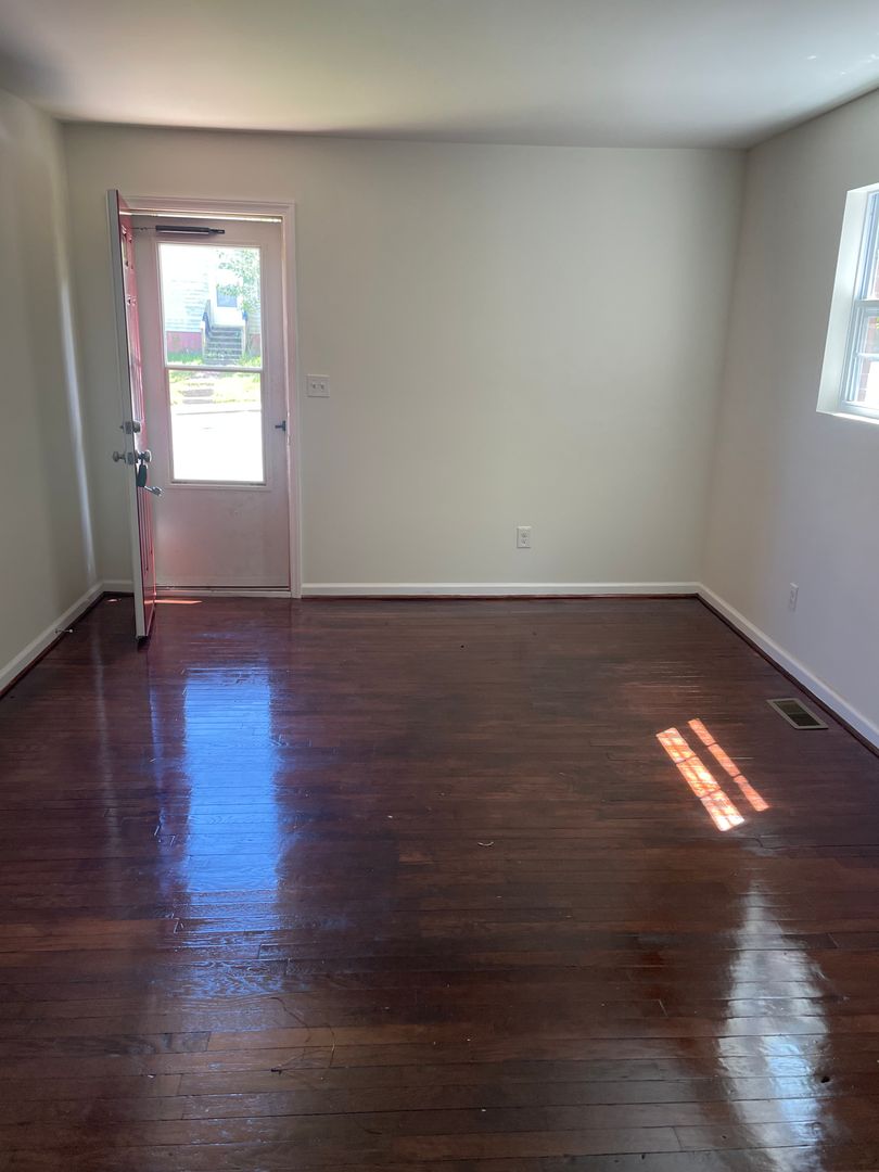 Winston Salem House: 1405 Bethlehem Lane