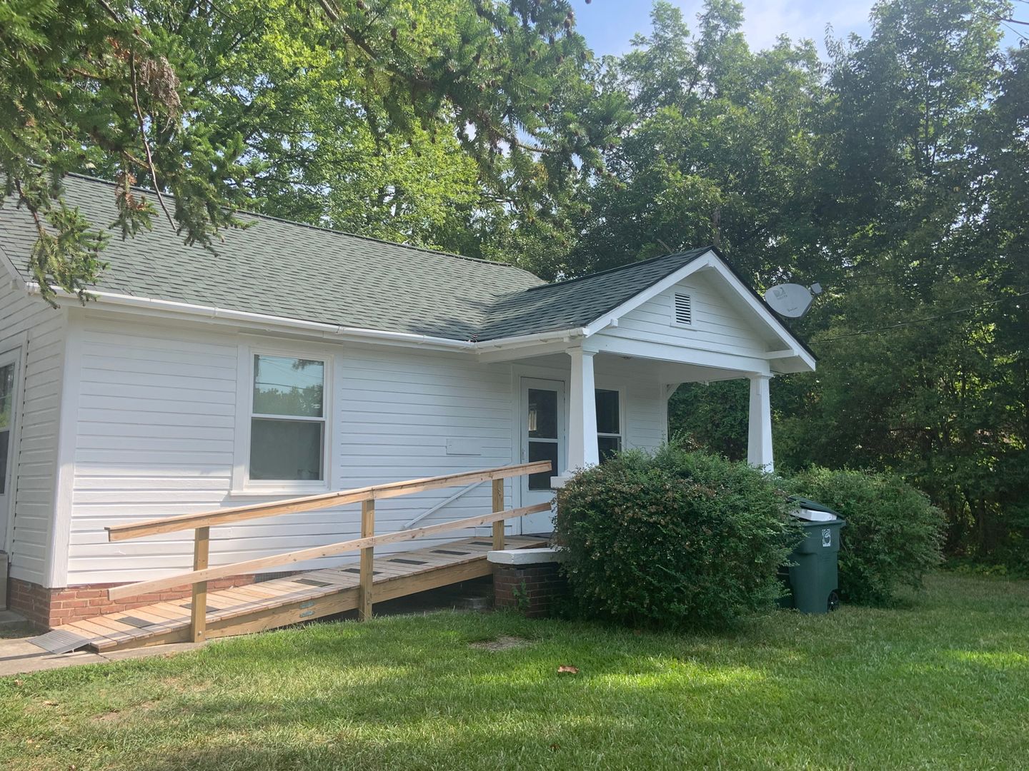 Greensboro Apartment: 3461 Sunnycrest Ave