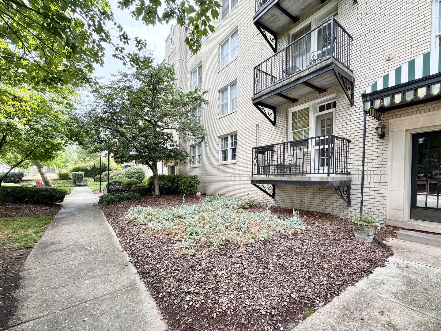 Greensboro House: 1013 N Elm Street