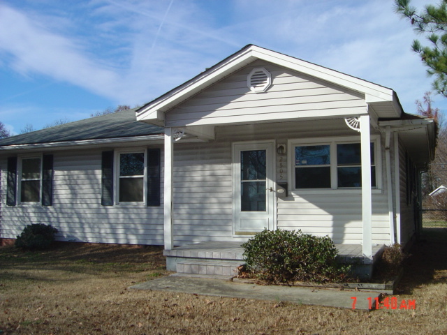 Greensboro House: 2505 Yanceyville Street