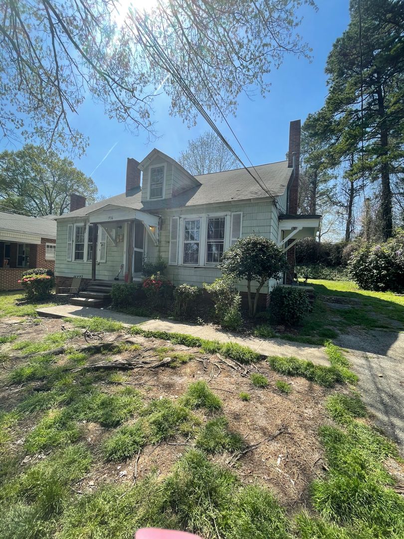 Greensboro House: 916 Lexington Avenue