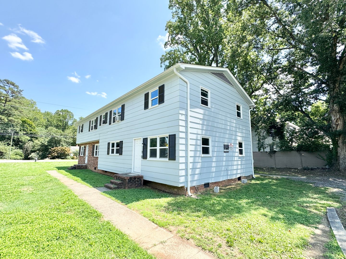 Greensboro Apartment: 101 Greenbriar Road