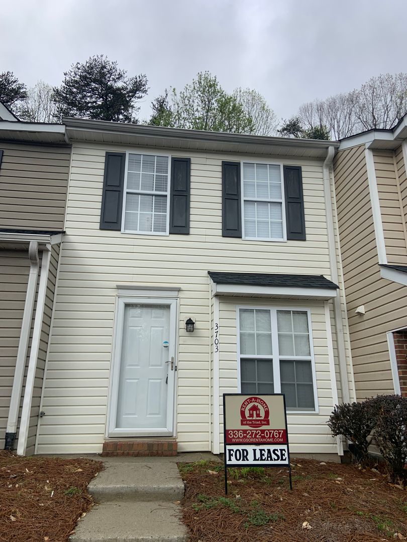 Greensboro House: 3703 Winborne Lane