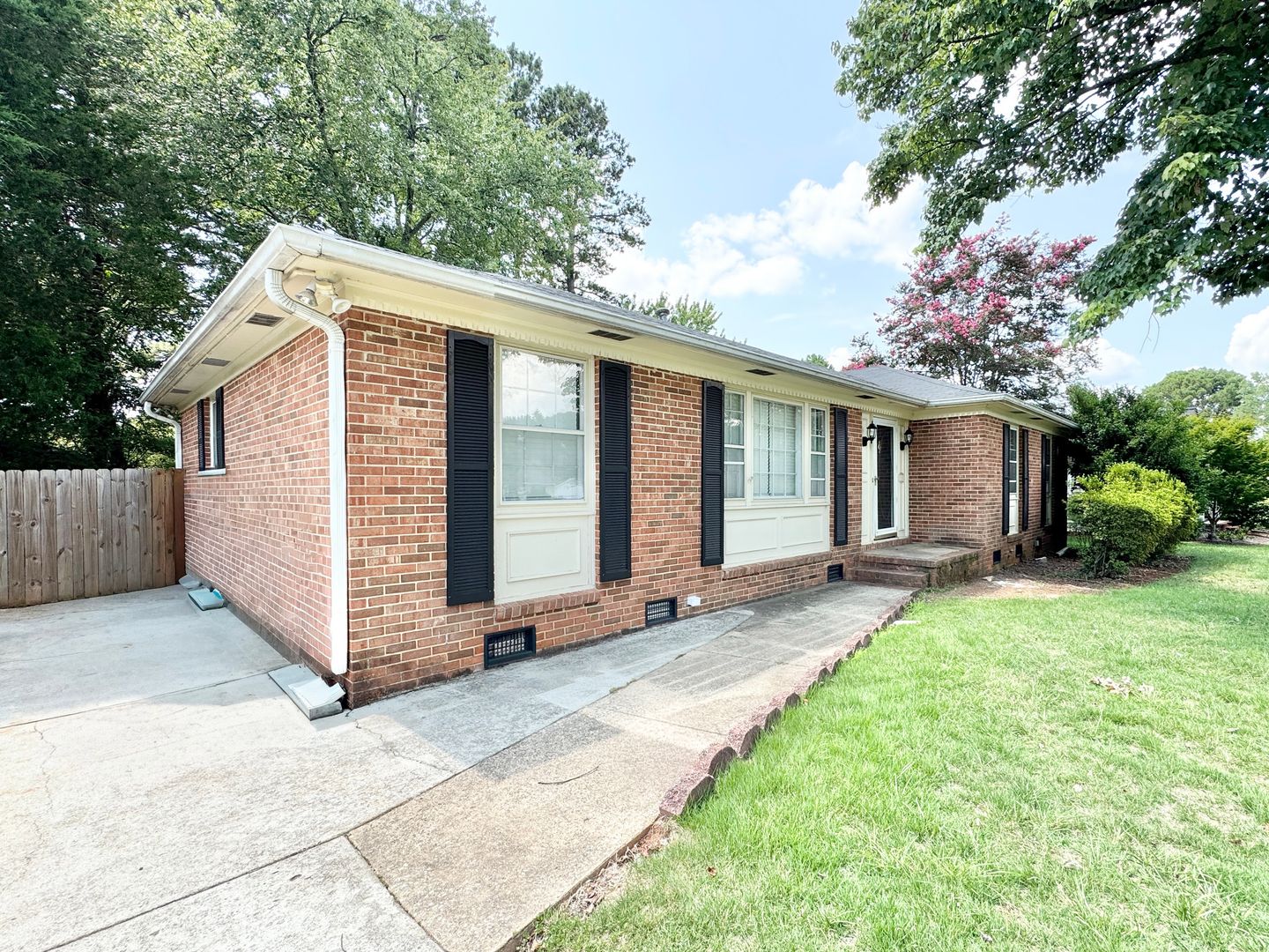 Greensboro House: 5303 Ainsworth Drive