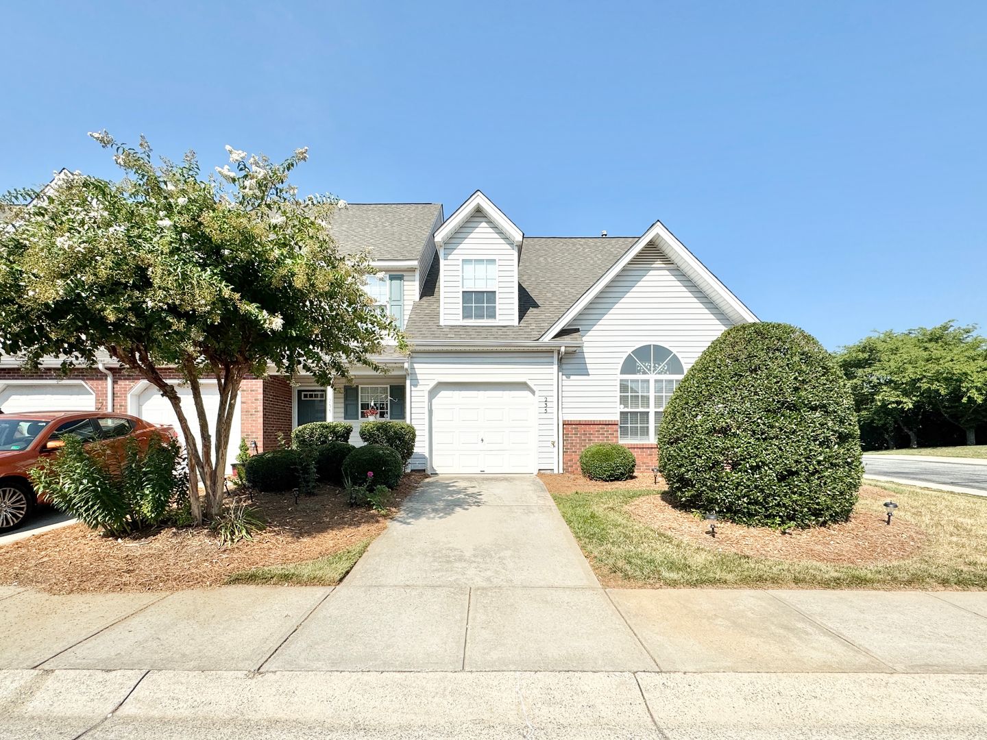 Greensboro House: 235 Nighthawk Place