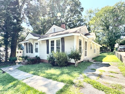1 BR Apartment w/ Lawn Service Included – photo 1