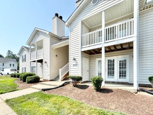 2 Bedroom off W Friendly Ave! – photo 1