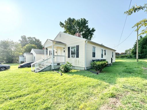 1 BR Duplex w/ Lawn Service Included – photo 1